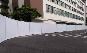 旭東施工圍擋廠家-PVC圍擋在安過程中有哪些特點(diǎn)？